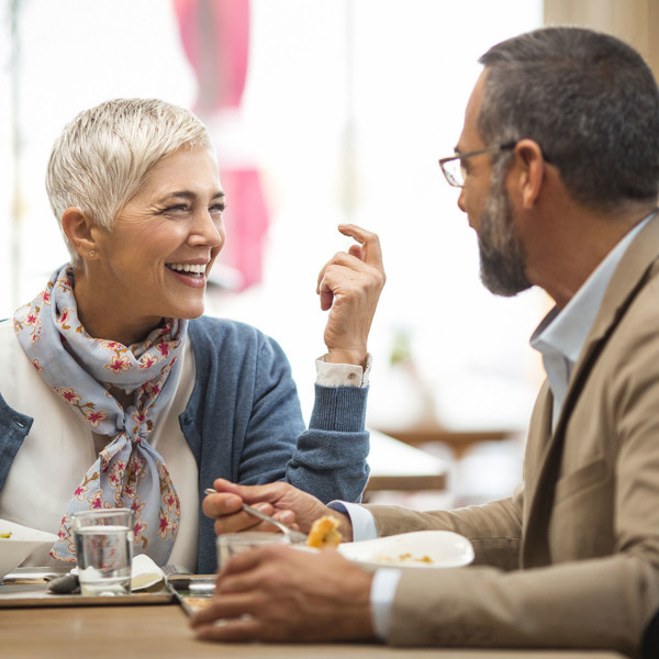 couple dining out for first date