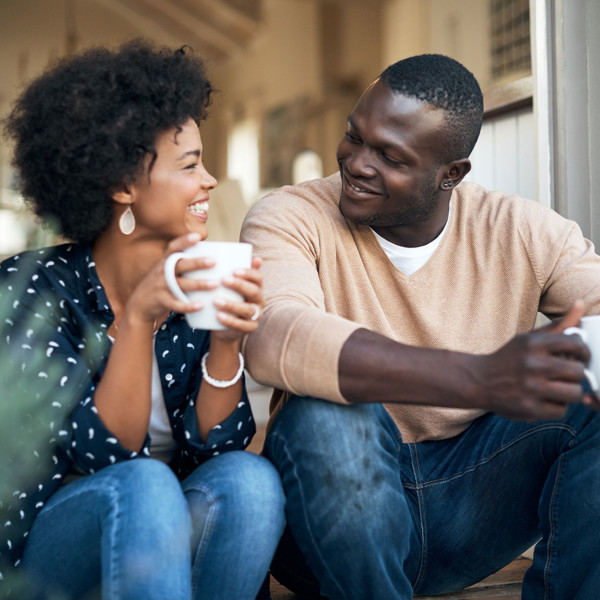 couple enjoying outdoors on first date