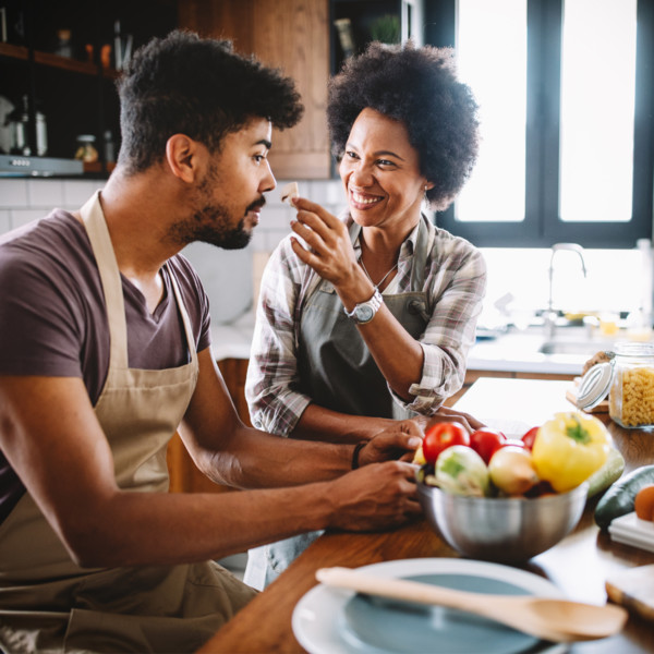 couple cooking as a best practice to maintain a relationship